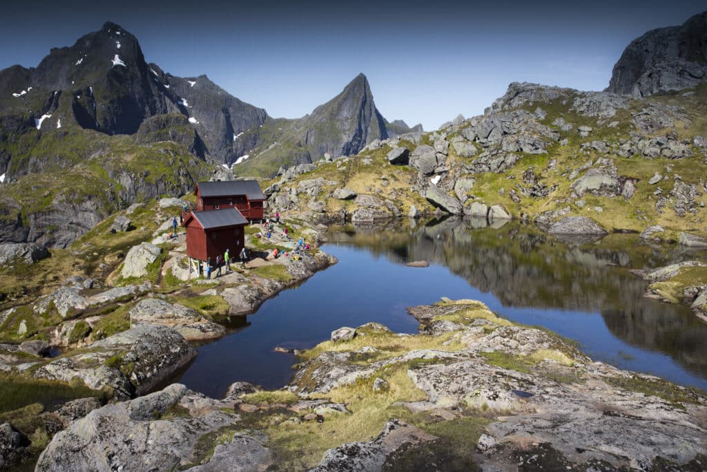 munkebu hut hike